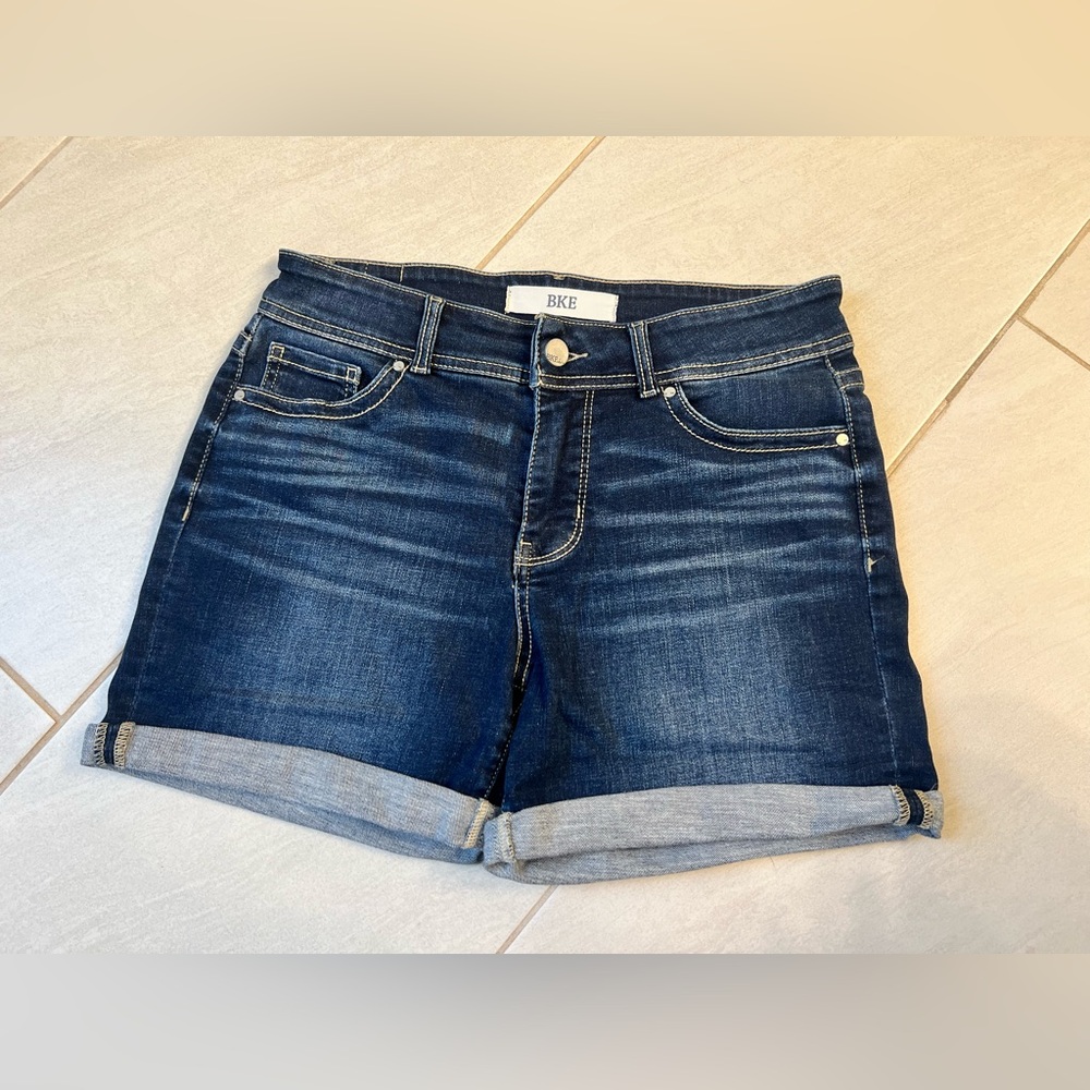 BKE denim shorts
Dark blue 
Stretchy material